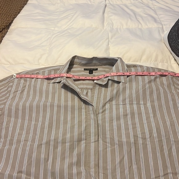 Banana Republic button down tunic; 100% cotton. Oversized, neutrals. - Picture 7 of 8